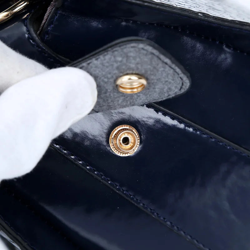 Crocodile Leather Women's Crossbody Handbag with Zipper Closure Fashionable PU Purse Featuring Geometric Pattern Patent Design