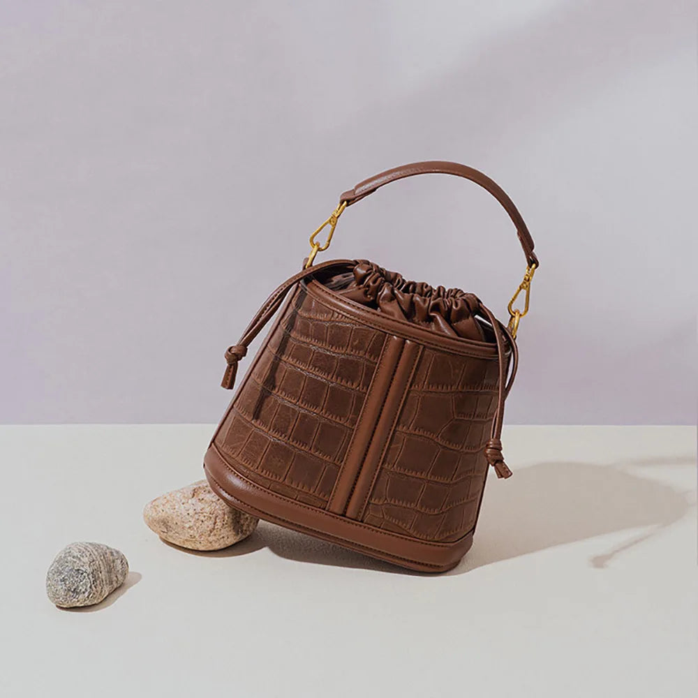 Genuine Leather Women's Bag 2024 New Bucket Top Layer Cowhide Crossbody Temperament Fashionable High-end Retro Handbag