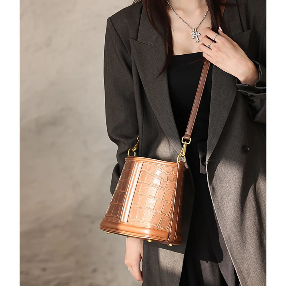 Genuine Leather Women's Bag 2024 New Bucket Top Layer Cowhide Crossbody Temperament Fashionable High-end Retro Handbag