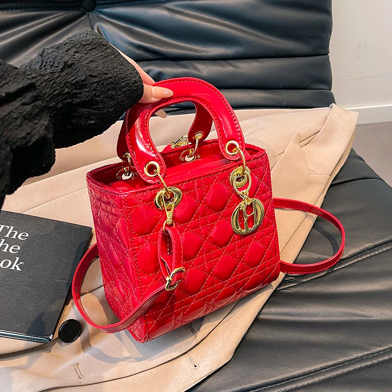 Famous Designer Premium Shoulder Bag For Ladies, Leather Handbag Classic Design, Versatile For Office Wear