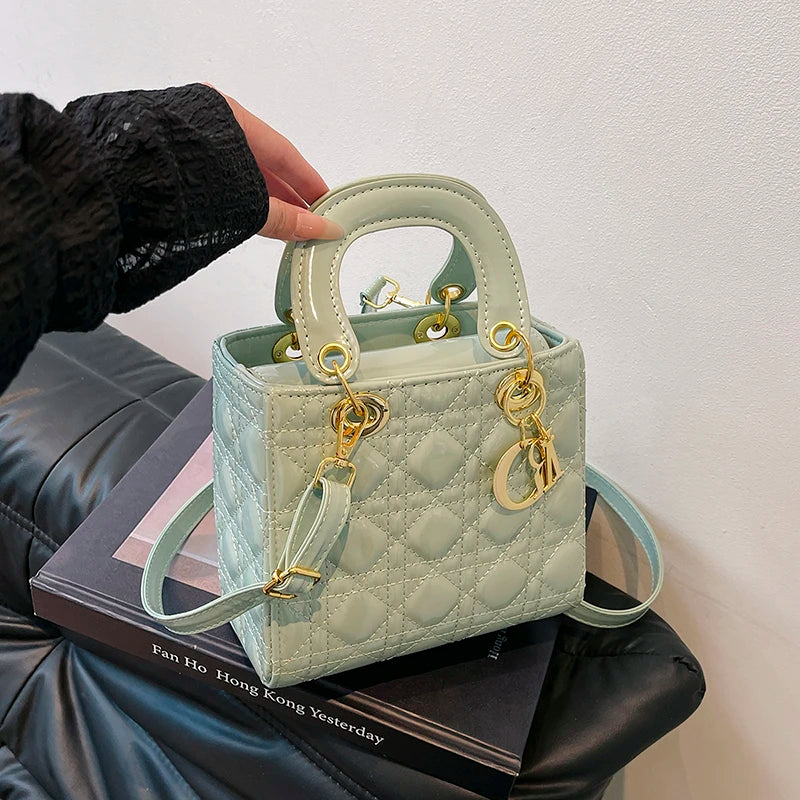 Famous Designer Premium Shoulder Bag For Ladies, Leather Handbag Classic Design, Versatile For Office Wear