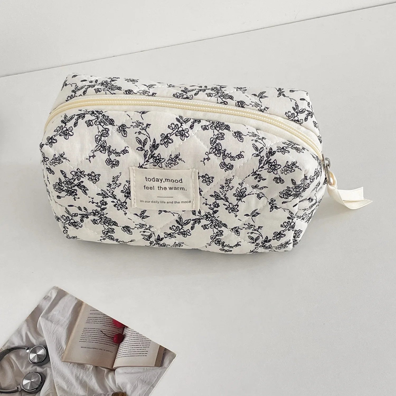 Makeup Bag Toiletry Bag Handheld Coin Purse Black White Floral  Beauty Pouch Ins Style Large Portable Travel Organizer Skincare