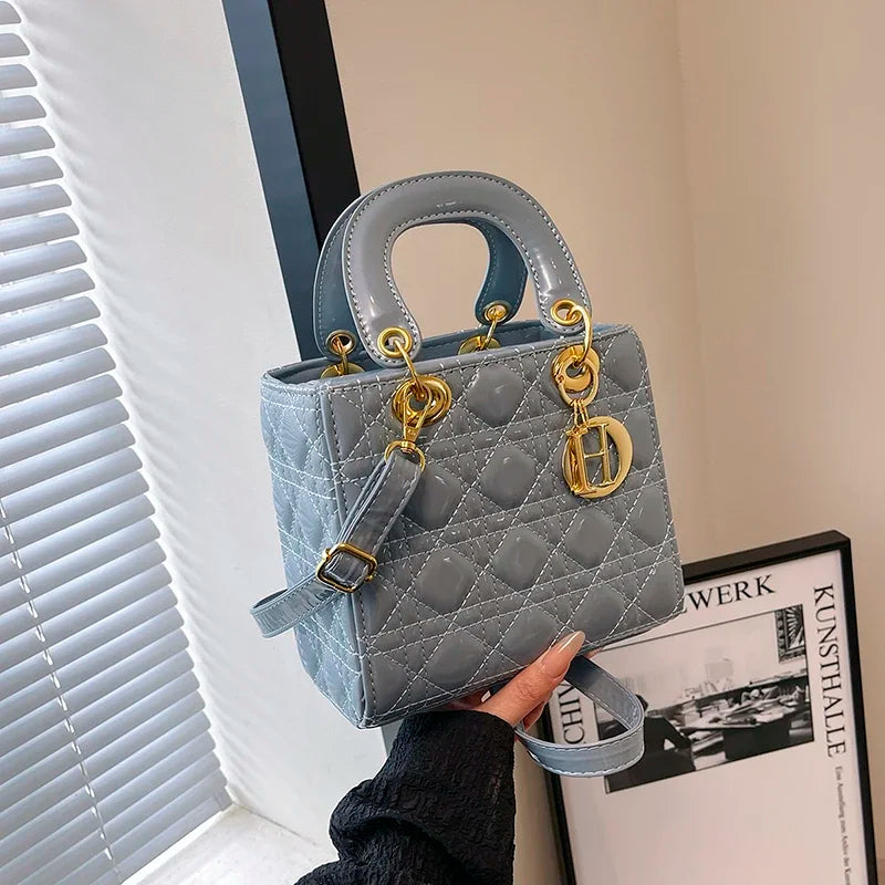 Famous Designer Premium Shoulder Bag For Ladies, Leather Handbag Classic Design, Versatile For Office Wear