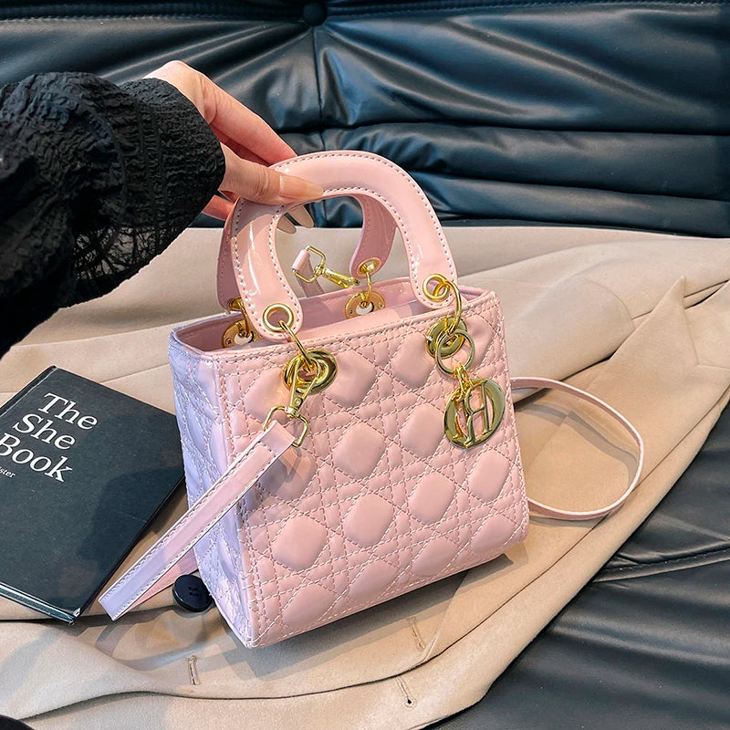 Famous Designer Premium Shoulder Bag For Ladies, Leather Handbag Classic Design, Versatile For Office Wear