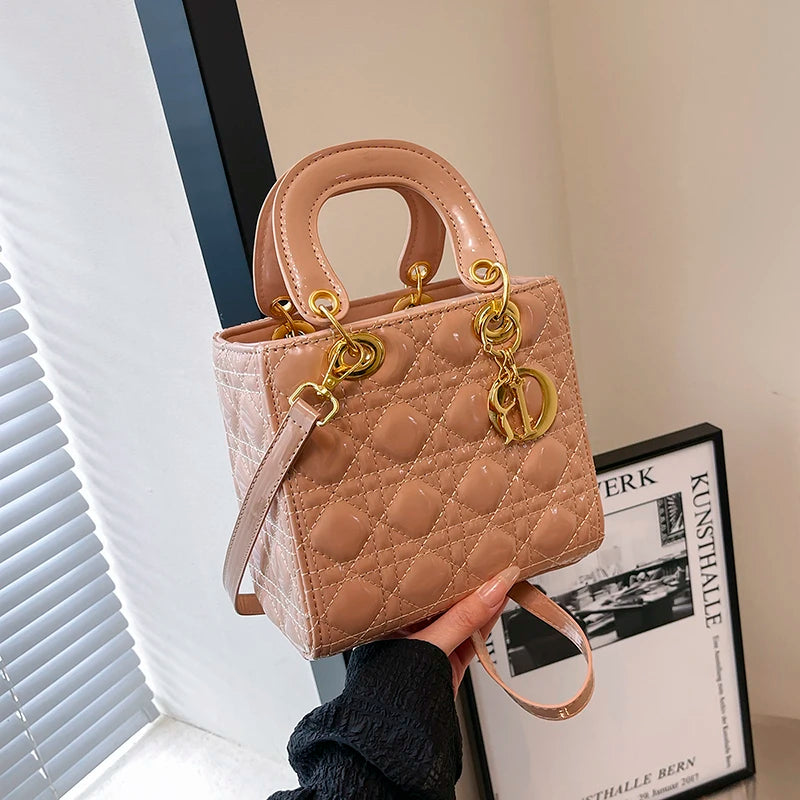 Famous Designer Premium Shoulder Bag For Ladies, Leather Handbag Classic Design, Versatile For Office Wear