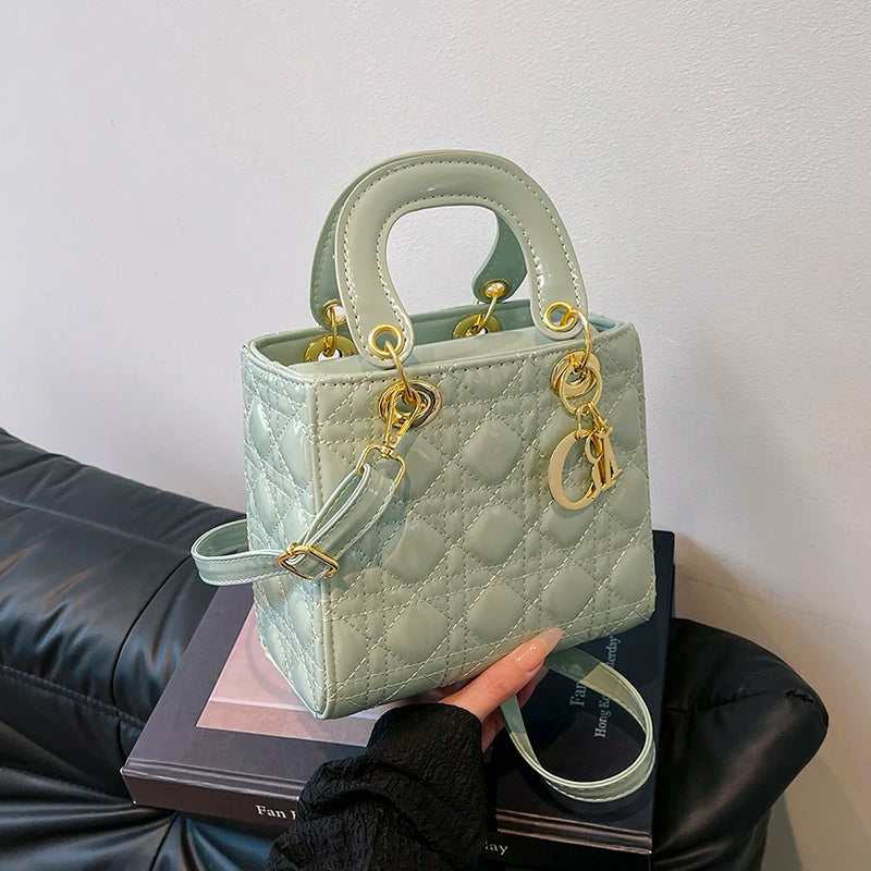 Famous Designer Premium Shoulder Bag For Ladies, Leather Handbag Classic Design, Versatile For Office Wear