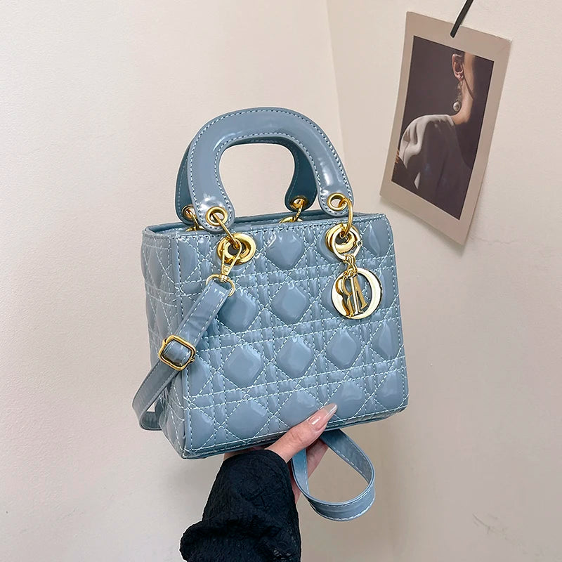 Famous Designer Premium Shoulder Bag For Ladies, Leather Handbag Classic Design, Versatile For Office Wear