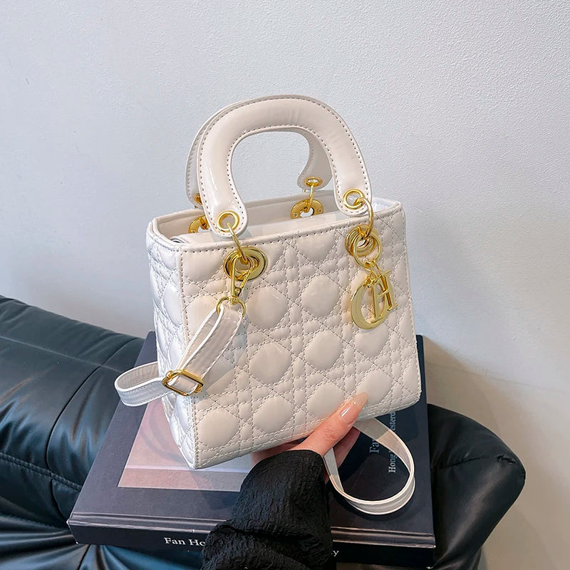 Famous Designer Premium Shoulder Bag For Ladies, Leather Handbag Classic Design, Versatile For Office Wear