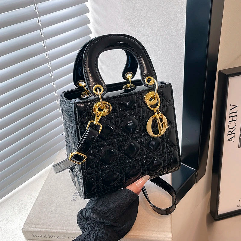 Famous Designer Premium Shoulder Bag For Ladies, Leather Handbag Classic Design, Versatile For Office Wear